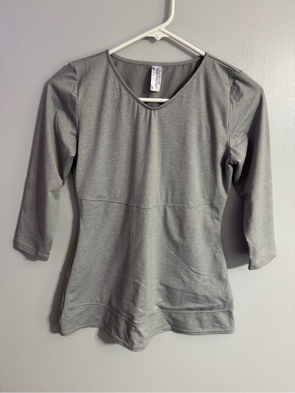 Flexees Gray Scoop Neck 3/4 Sleeve Top Size Small